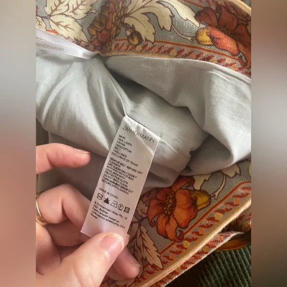 Andie Tuck Short in Dusty Blue Floral
ZIMMERMANN
Color: Dusty Blue Floral - Picture 11 of 12